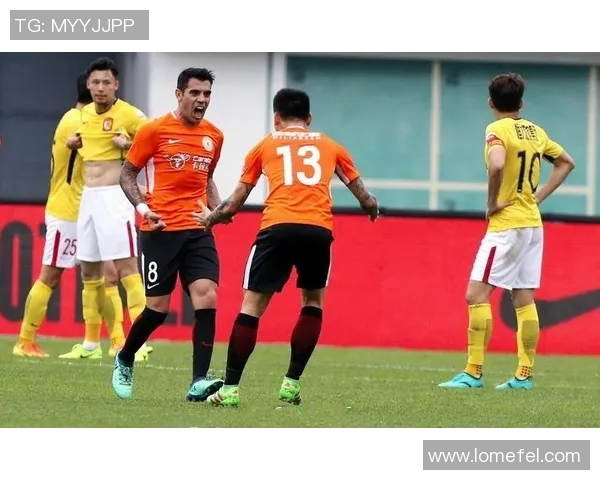 恒大与香港东方的球迷激情对决展现足球魅力与团结精神